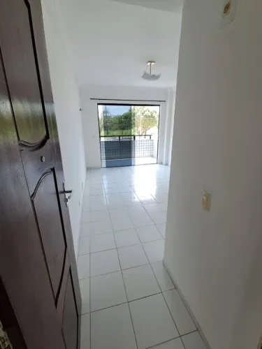 Apto 2/4 com suíte (65m²) na Maria Lacerda