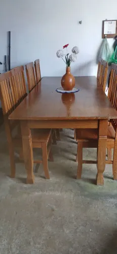 Mesa com 8 cadeira de Angelim