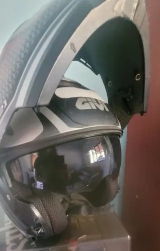 Capacete Givi X21 escamoteavel com viseira solar