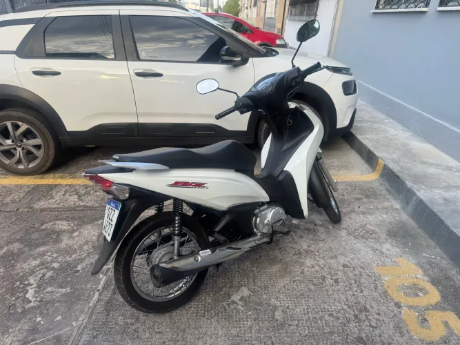 Vendo moto Biz pouco rodada !!