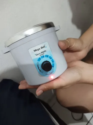 Panela de depilação Mega Bell Bivolt Tamanha Junior ... no Precinho usada somente 3 vezes