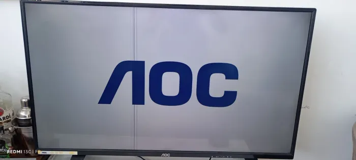 TV Led AOC 40 " Com detalhe na tela