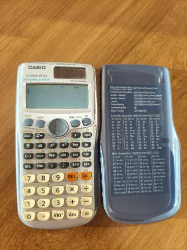 Calculadora Científica Casio fx-991ES PLUS (417 Funções / Solar + Bateria)