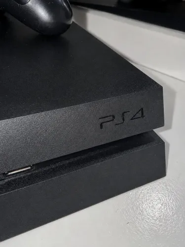 PS4 Fat OPORTUNIDADE | 2 Controles Originais | Estado de Novo