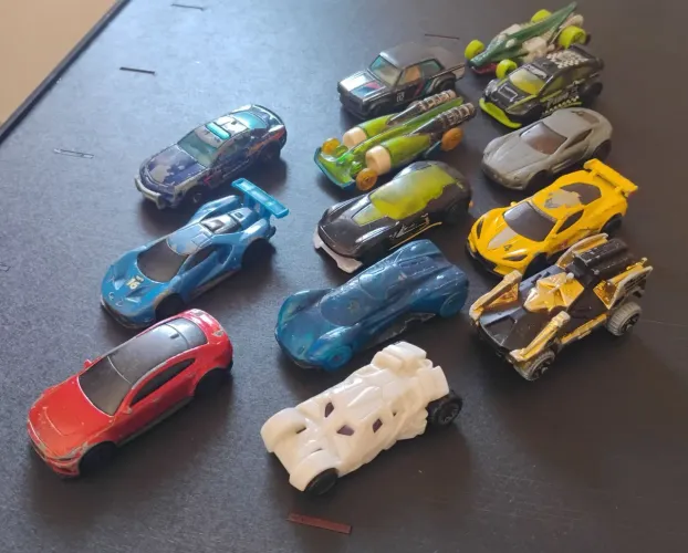 ? LOTE COM 13 HOT WHEELS USADOS - R$60 ?
