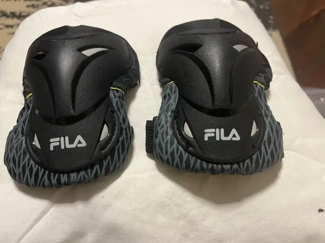 Joelheira esportiva Fila