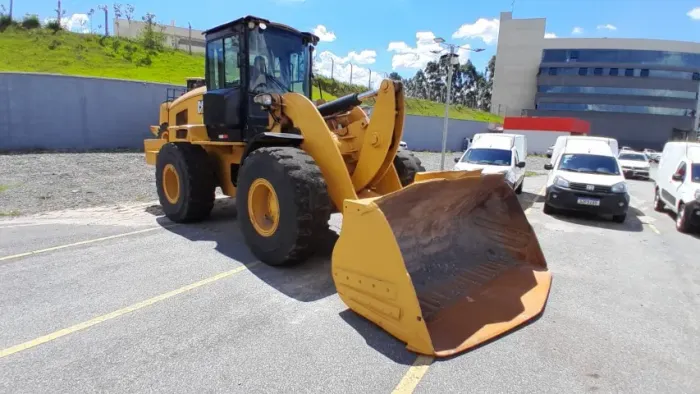 CARREGADEIRA DE PNEUS CAT 938 - ANO 2021