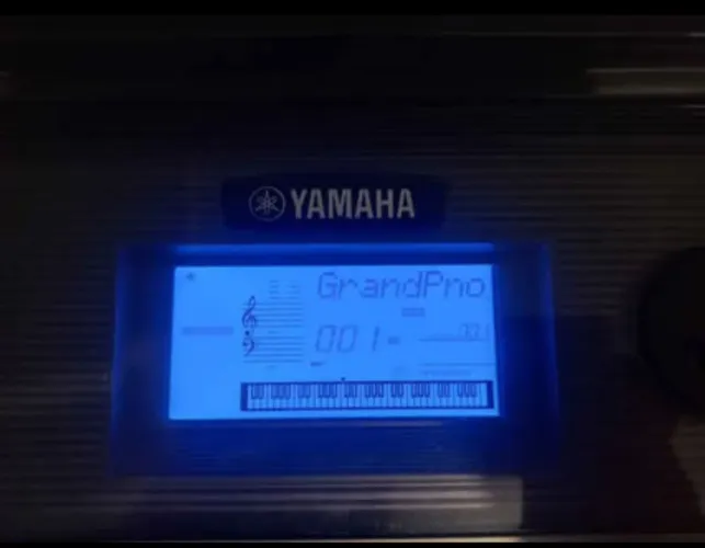 Teclado yamaha psr-e443 semi novo