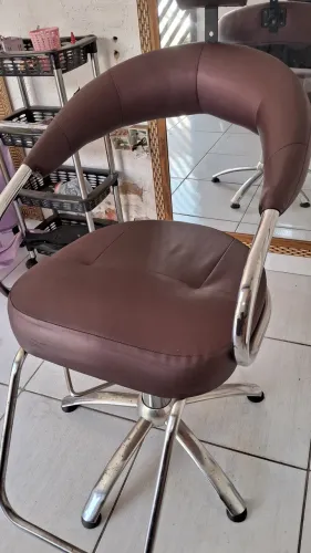 Vende-se Cadeira cabeleireiro+carrinho auxiliar 