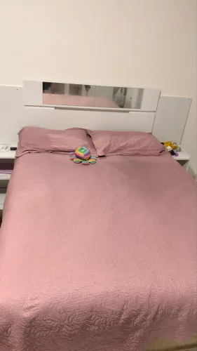 Cama de Casal com Cabeceira e Espelho - Excelente Estado