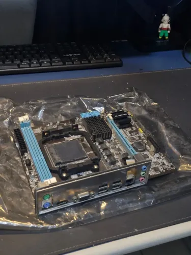 Placa mãe AM3 / AM3+ da BlueCase - Suporta linha FX