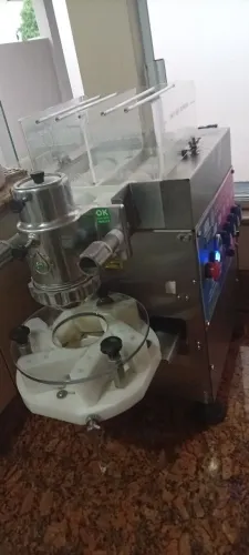 Máquina modeladora de salgados e doces