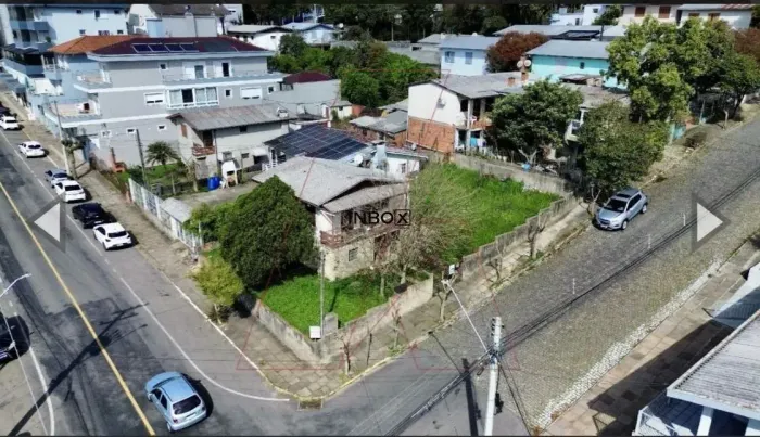 INBOX CIA IMOBILIÁRIA VENDE - TERRENO COM CASA NO BAIRRO PROGRESSO.