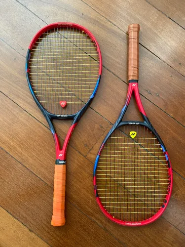 Par de Raquetes Yonex Vcore 98 Prostock