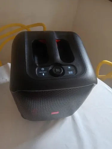 Som JBL em perfeito estado funcionando tudo perfeitamente