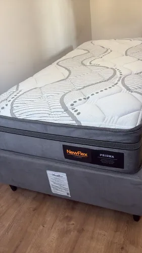 Cama solteiro semi nova