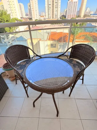 Conjunto de Mesinha de Varanda 2 Cadeiras e Baú