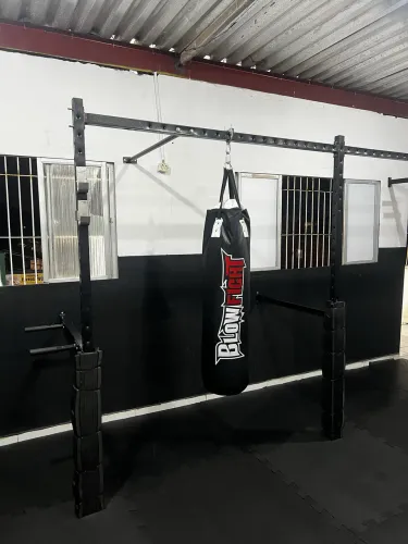 Armação para academia musculação e boxe