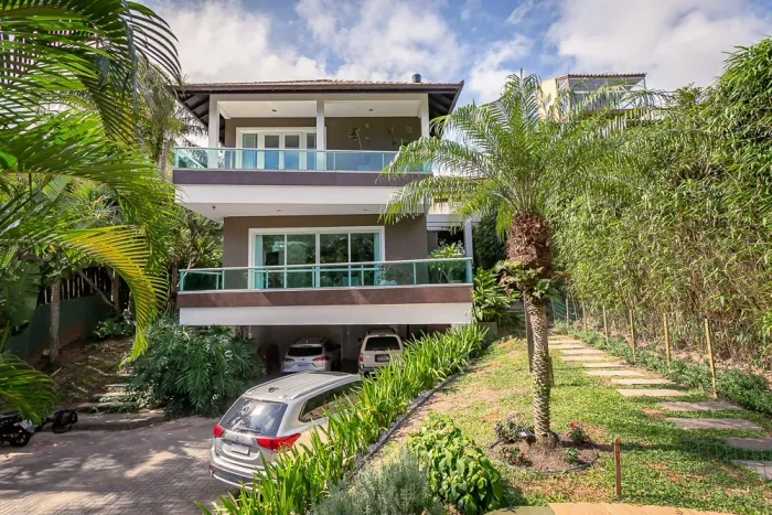 Casa de alto padrão na Praia Mole