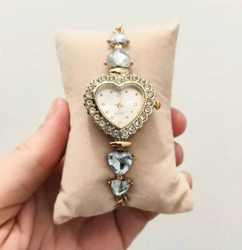 Relógio de coração dourado com pedrarias e pulseira ajustável delicado dia a dia