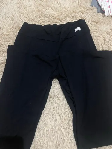 Calça wide leg preta romance