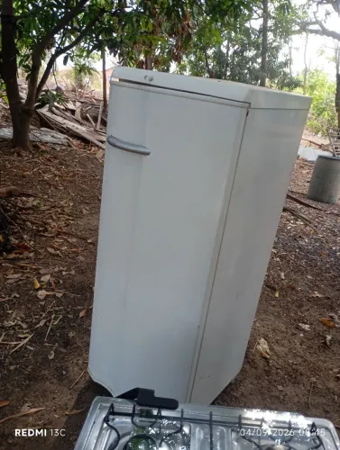 Uma geladeira ótima e um fogão seminovos 
