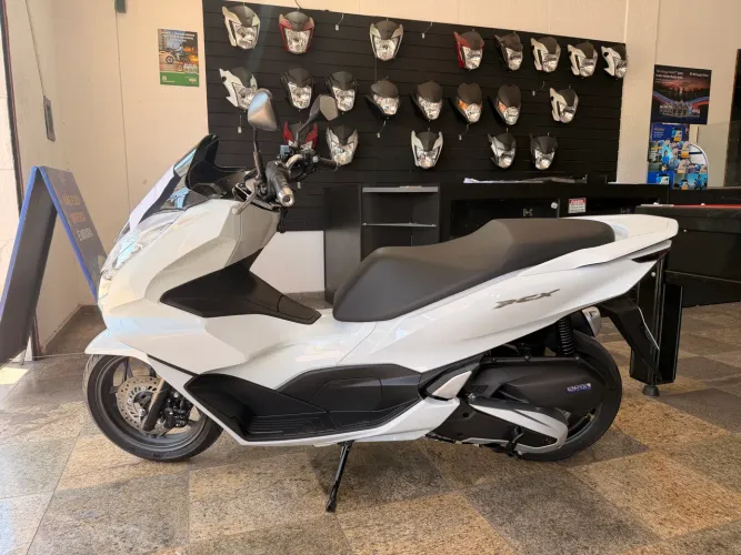 Vendo PCX pouco rodada e nova