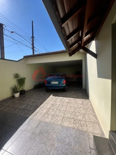 Casa com 2 Dormitórios e Garagem para 2 Carros