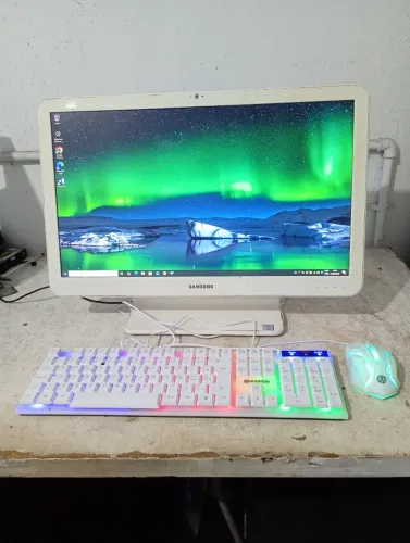 Computador Samsung core i3 8GB SSD All In One 22 polegadas top