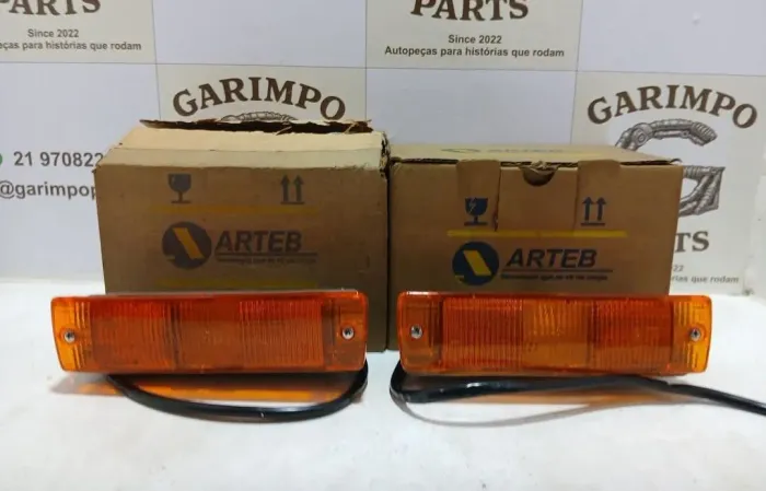 PAR LANTERNAS DIANTEIRA VW SANTANA/QUANTUM GLS