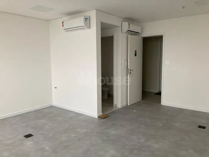 Sala com 33m² disponível para locação e venda - Century Plaza Business