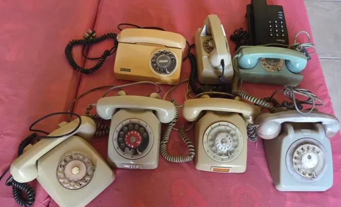 Lote com 8 Telefones Antigos Vintage de Disco - Coleção e Decoração