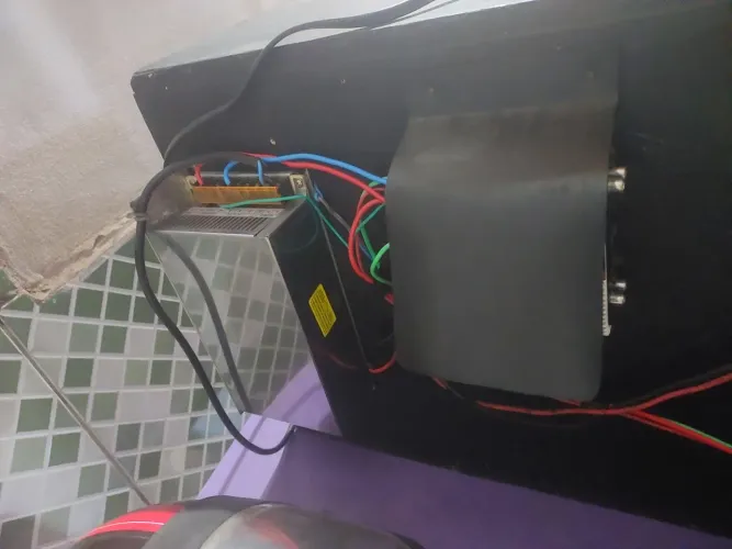 Vendo uma caixa de som com alto falante de 15 e outro de 10 interessado chamar no zap