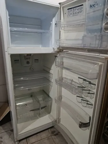 Geladeira pra sair logo