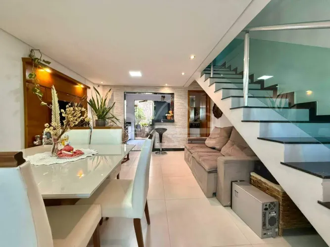 Casa geminada à venda, 3 quartos, 1 suíte, 2 vagas, Santa Mônica - Belo Horizonte/MG