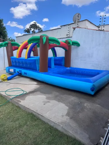 Alugo espaço de eventos completo com piscina e quadra de vôlei
