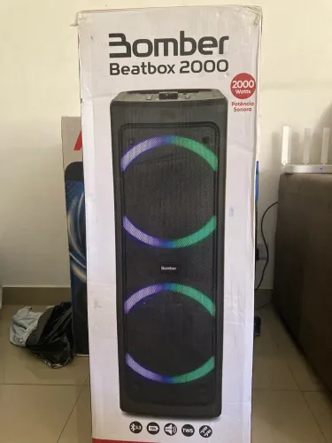 Caixa De Som Portatil Bluetooth Bivolt Bomber Beatbox 2000 Preto 127/220v