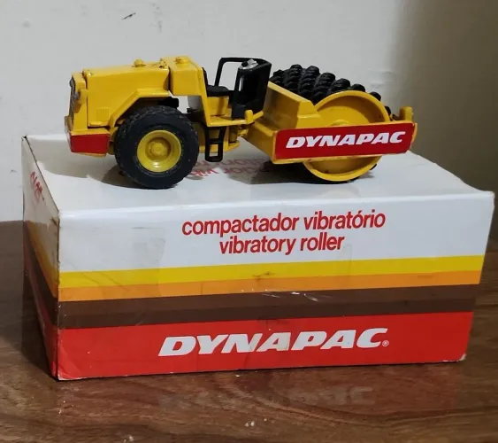 Miniatura Carrinho Trator Rolo Compressor Compactador CA25 Arpra Escala 1/50
