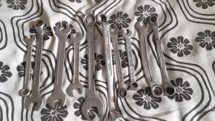 O mais barato da olx 10 ferramentas pra oficina por 20 reais tudo. *.ferreira