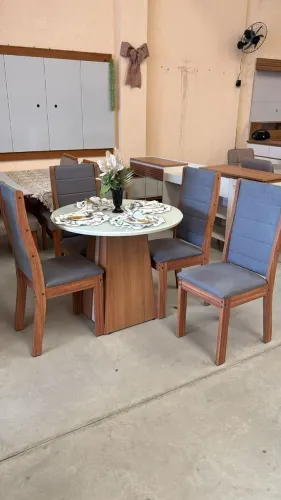 Elegância em Cada Detalhe Mesa 4 Lugares MDF Premium com Tecido Suede