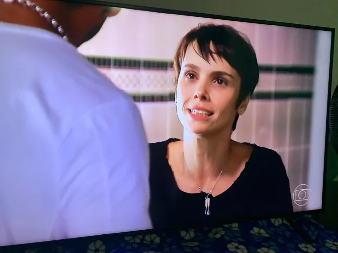A Samsung UN58RU7100G é uma Smart TV 4K de 58 polegadas
