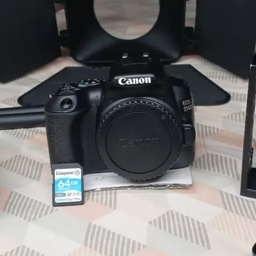 Canon SL3 / 250D + Lente 18-55mm