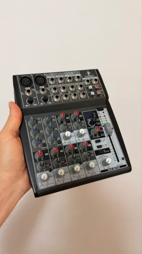 Mesa de som Behringer 10 canais - Super conservada