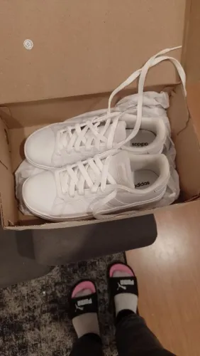 Tênis Adidas usado uma única vez