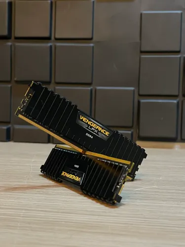 MEMÓRIA RAM CORSAIR VENGEANCE LPX 2X16GB 32GB 3.200MHZ, CL 18