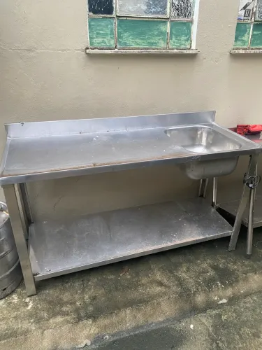 Vendo bancada com pia de inox