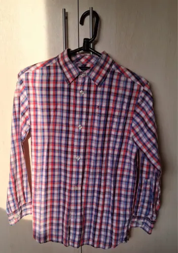Camisa Tommy Hilfiger - tamanho 8/10 anos