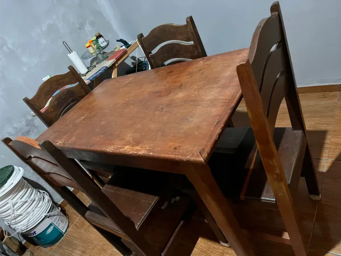 Mesa de jantar de Madeira 