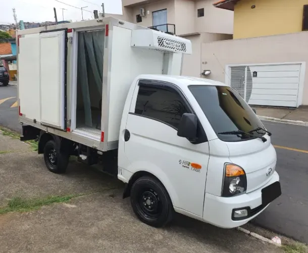 Hyundai HR Baú Refrigerado 2021