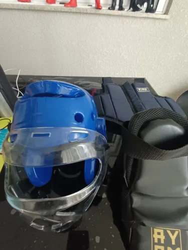 Kit botas, colete e capacete defesa infantil p